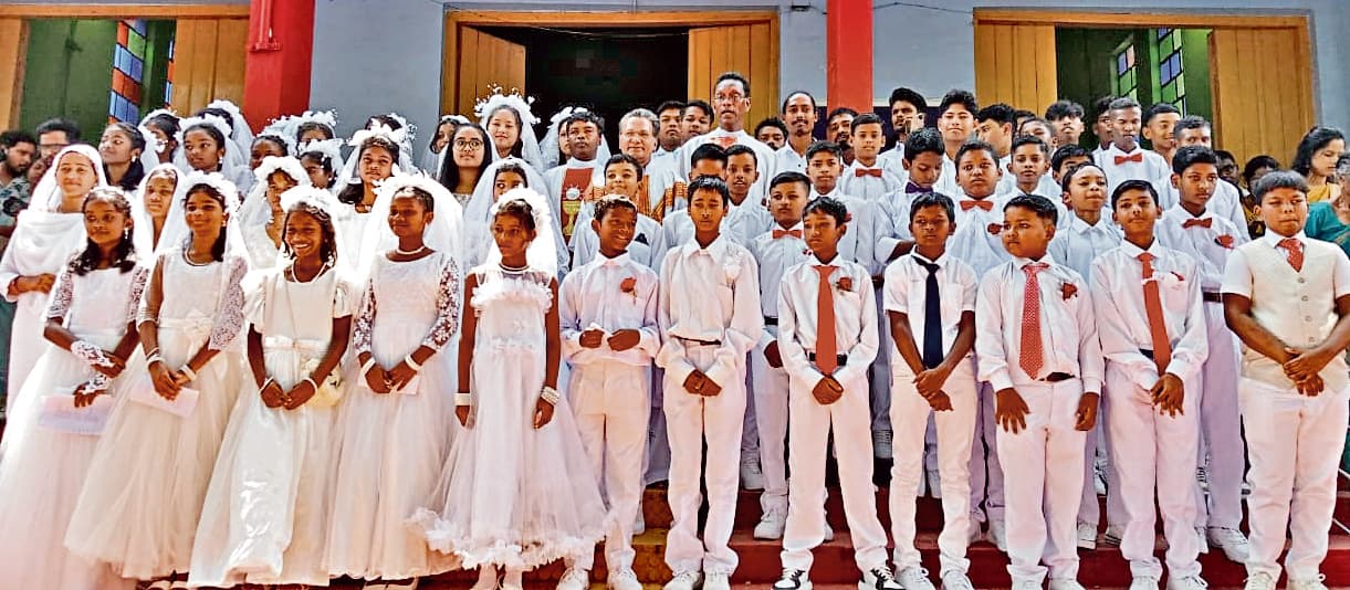 58 बच्चों ने पहला परम प्रसाद ग्रहण किया