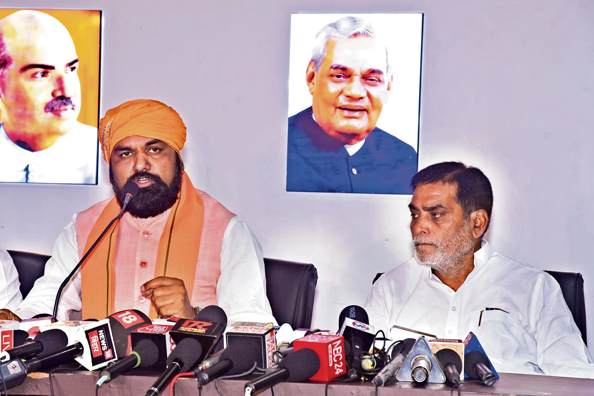 हिंसा के बल पर चुनाव जीतना चाहते हैं लालू प्रसाद : सम्राट