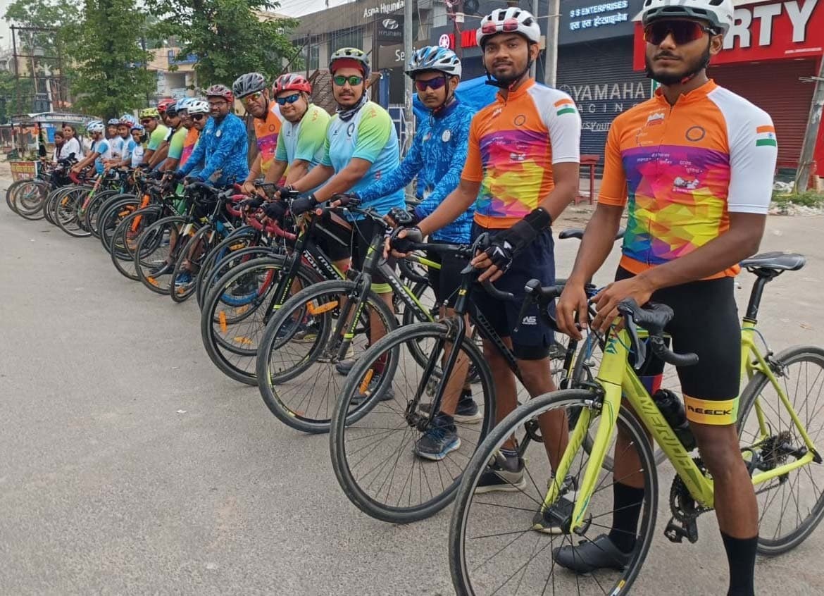 साइकिल चलाकर दिया पर्यावरण बचाने का संदेश