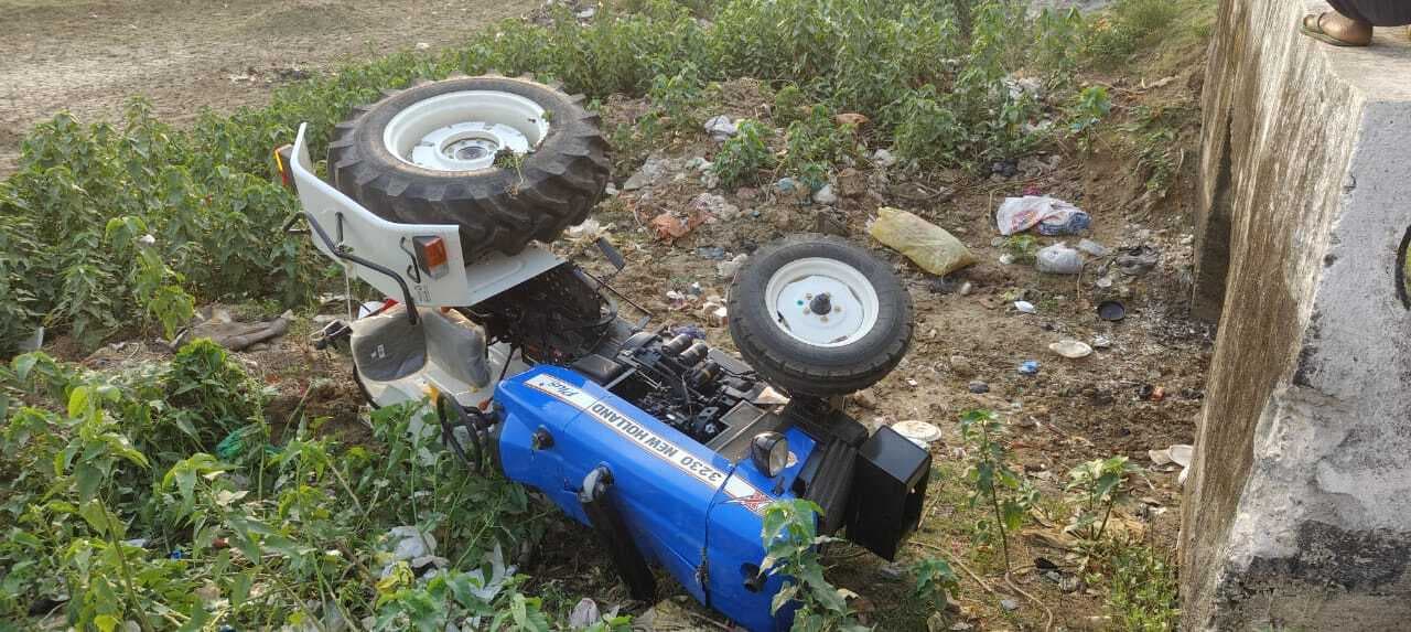 देवघर जाने के दौरान ट्रैक्टर दुर्घटनाग्रस्त, चालक की मौत