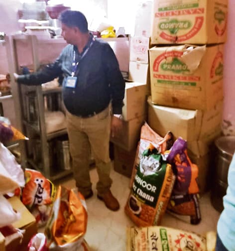 सदर अस्पताल में संचालित रसोई घर में छापा