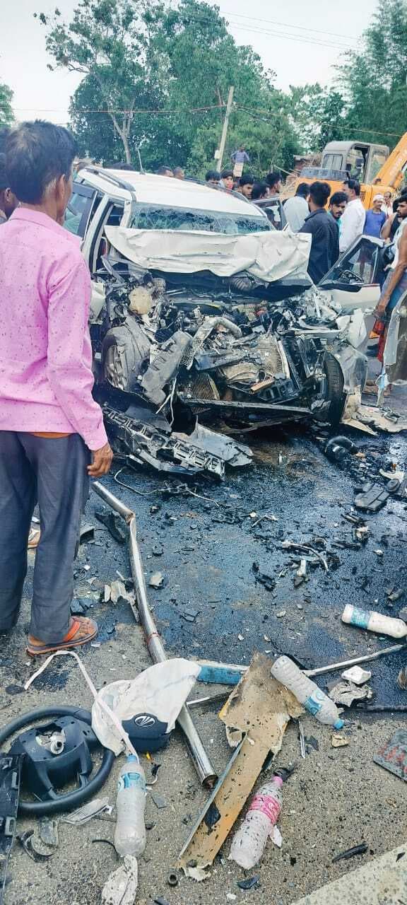 गुमला : बस ने एक्सयूवी को मारी टक्कर, पल्ली पुरोहित, धर्मबहन और एक बच्चे की मौत