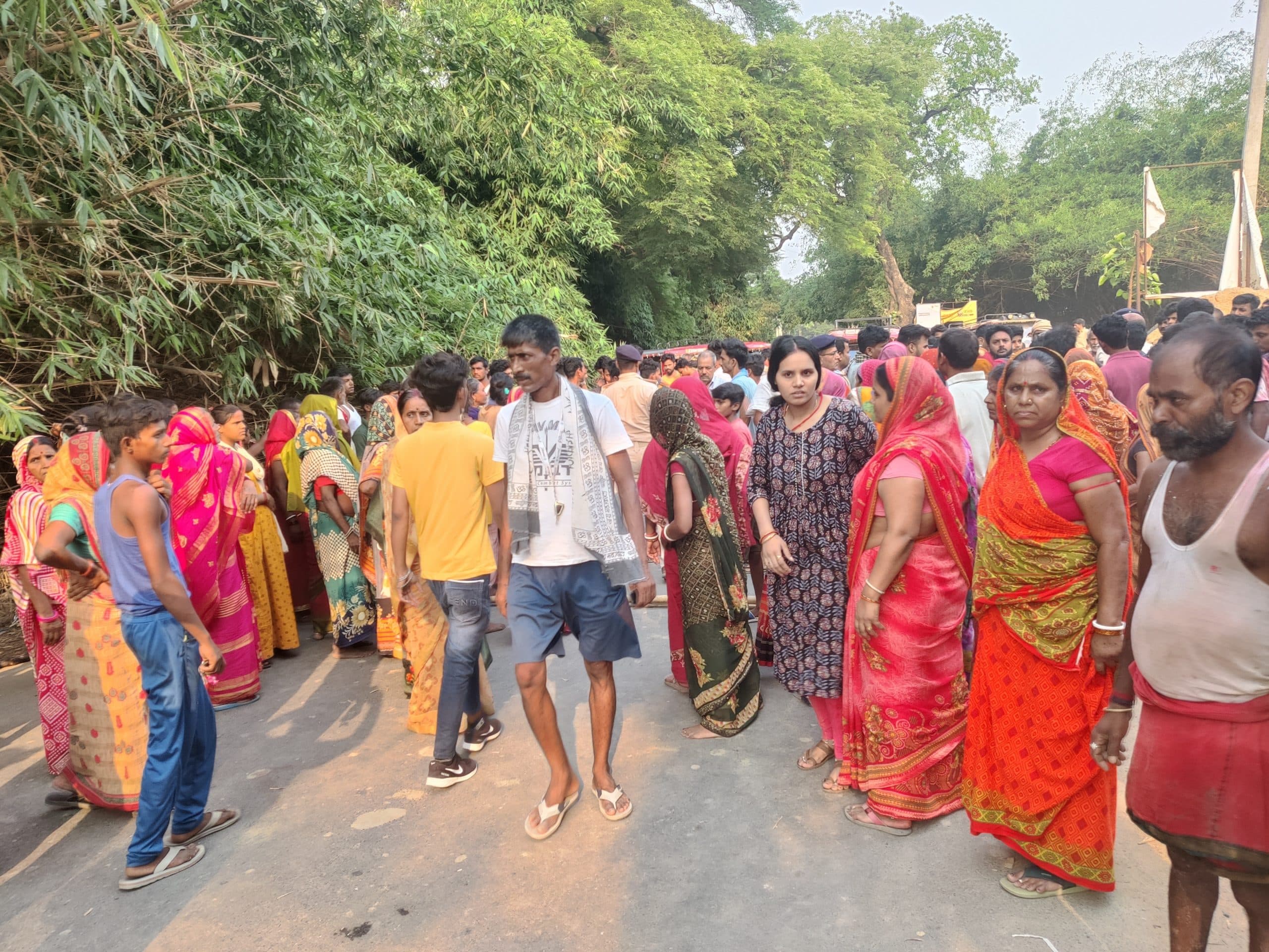 वर्चस्व को लेकर युवक को मारी गोली, एनएच जाम कर किया हंगामा