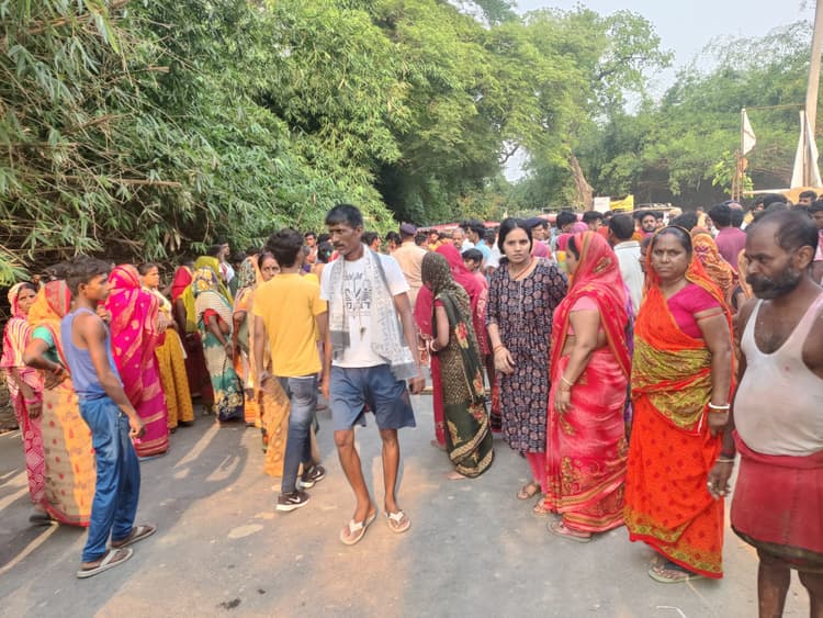 वर्चस्व को लेकर युवक को मारी गोली, एनएच जाम कर किया हंगामा