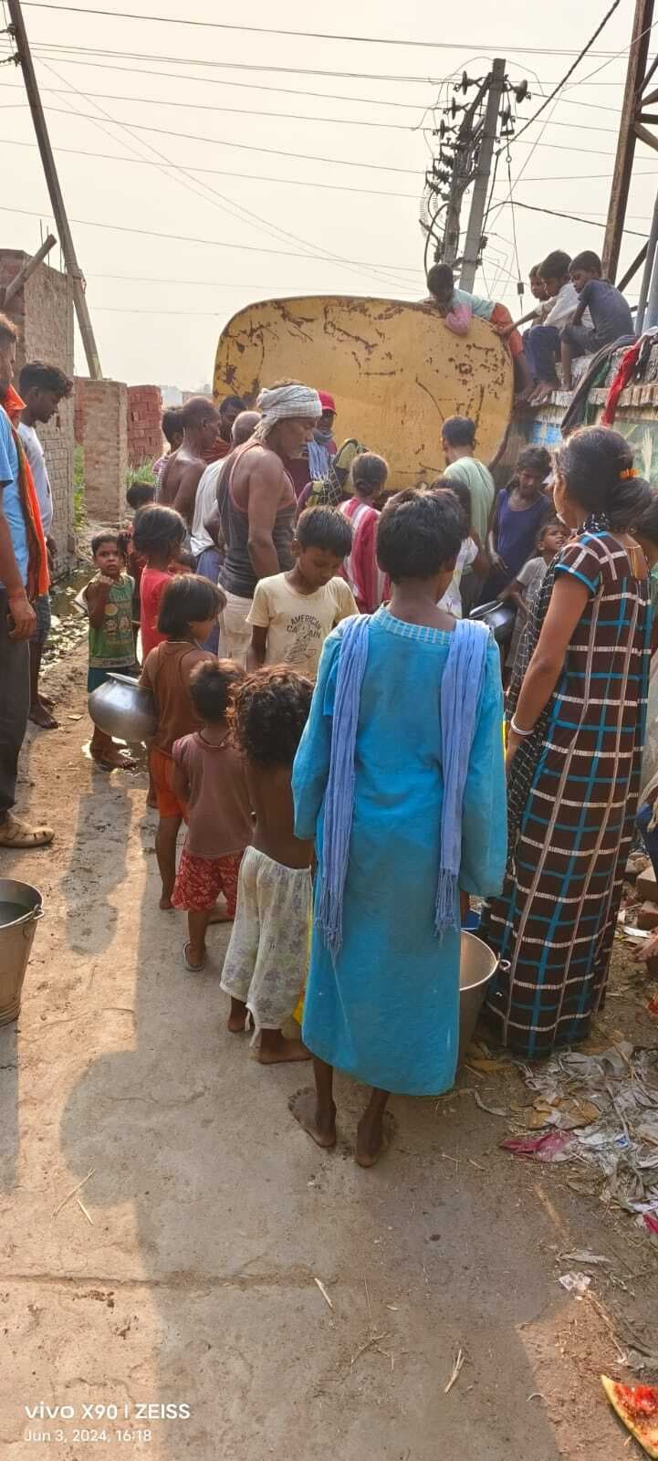 पानी के लिए सड़क पर उतरे लोग, लगाया जाम