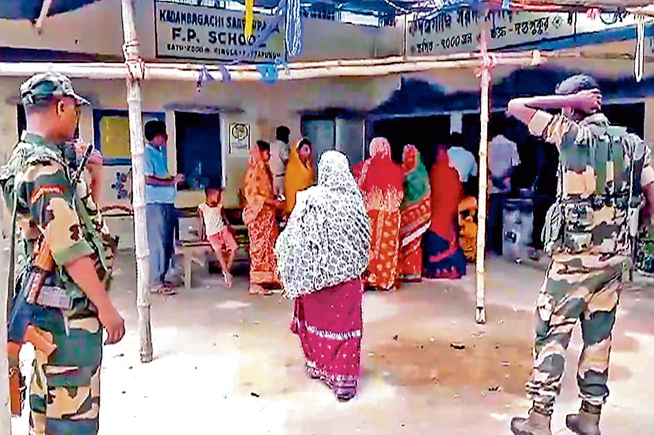 बारासात और मथुरापुर के दो बूथों पर पड़े 75 फीसदी से अधिक वोट