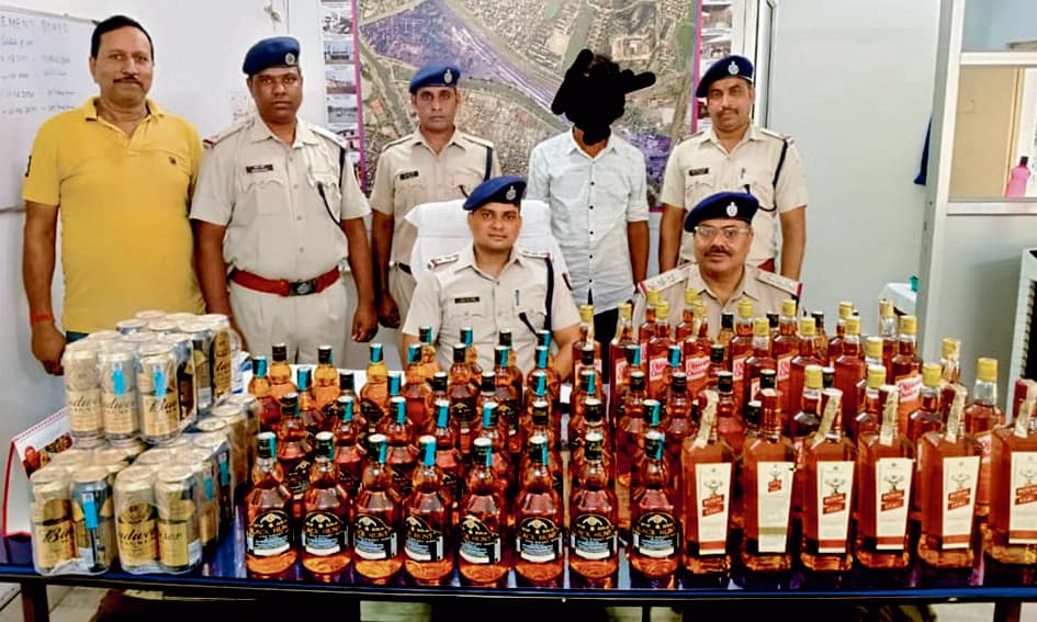 कोलकाता स्टेशन से भारी मात्रा में विदेशी शराब जब्त