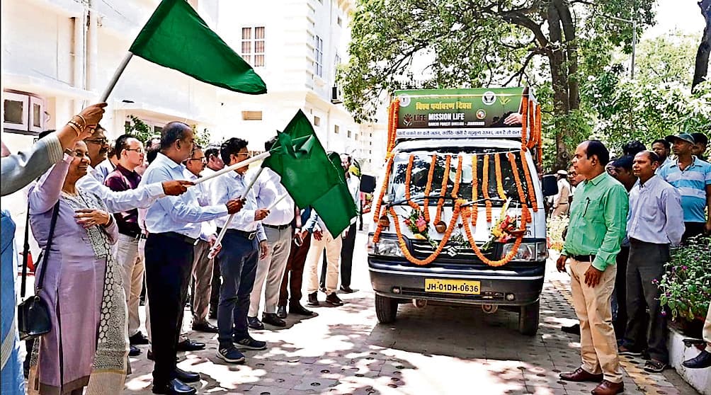 वन विभाग ने रवाना किया पर्यावरण जागरूकता रथ