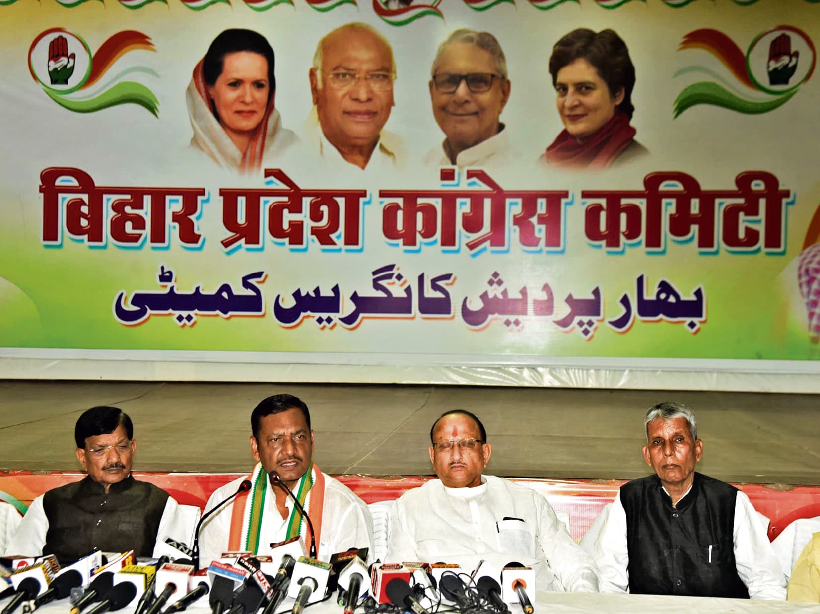 फर्जी है एग्जिट पोल, कांग्रेस जीतेगी सात सीटें: अखिलेश