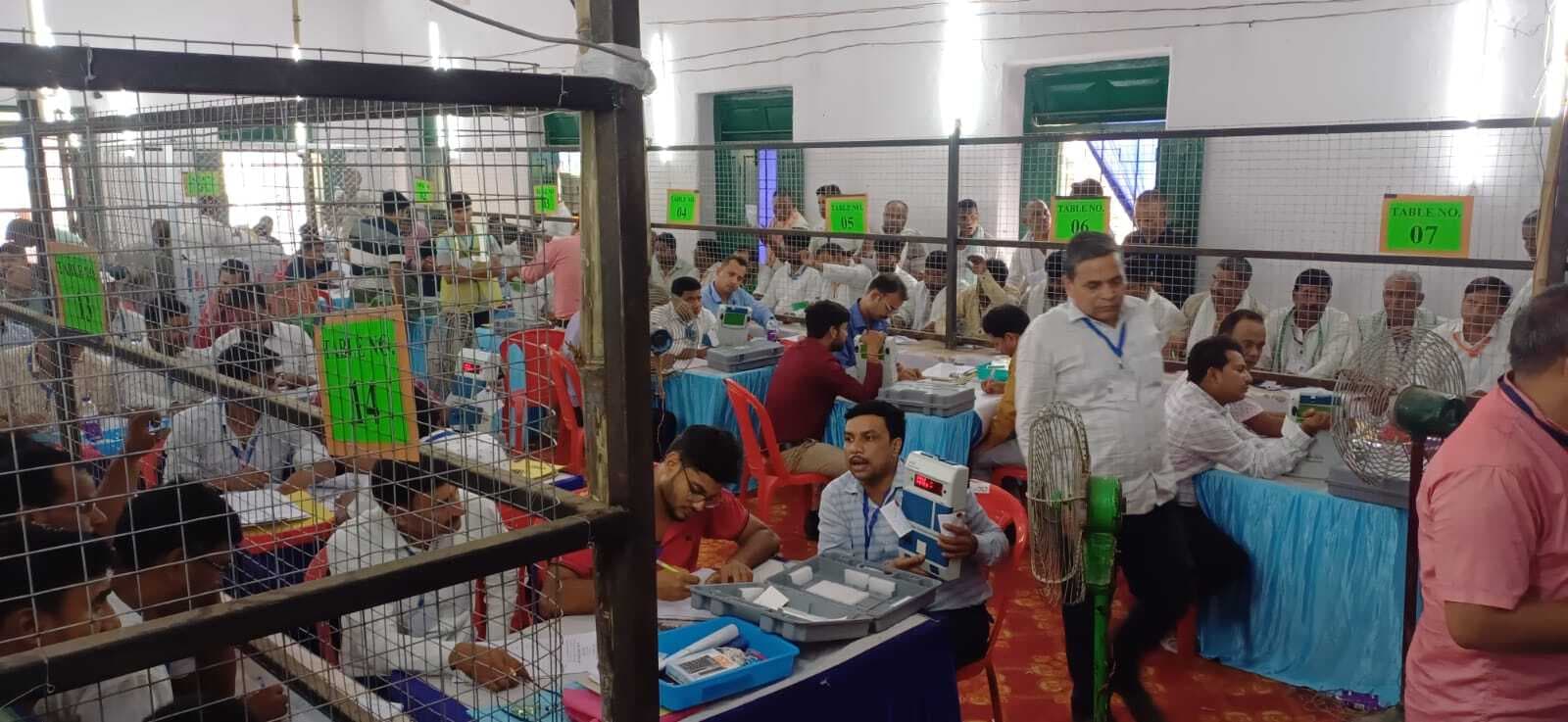 चढ़ता गया दिन, बढ़ता गया जीत का फासला