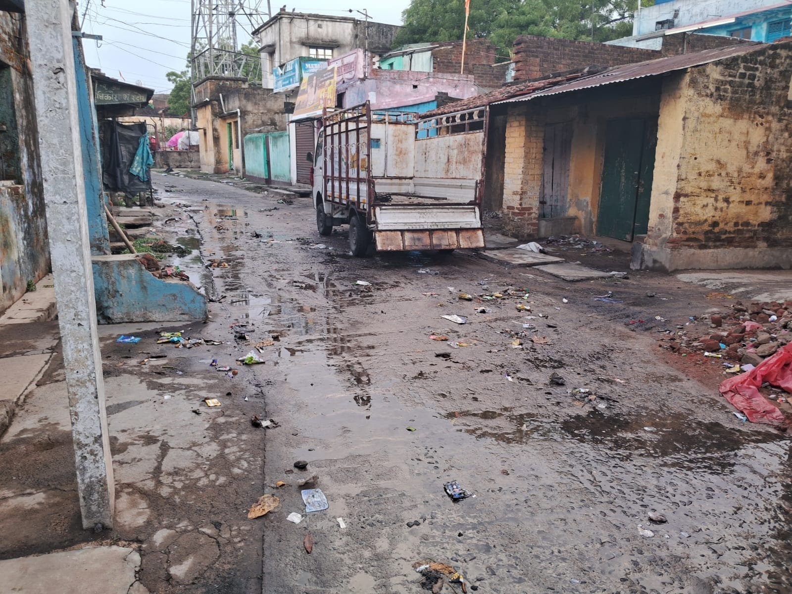 तेज आंधी व बारिश में नगर में साफ-सफाई की खुली पोल