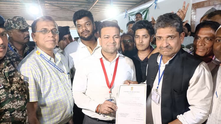 कांग्रेस प्रत्याशी डा जावेद आजाद की शानदार जीत, जदयू के मुजाहिद आलम रहे दूसरे स्थान पर