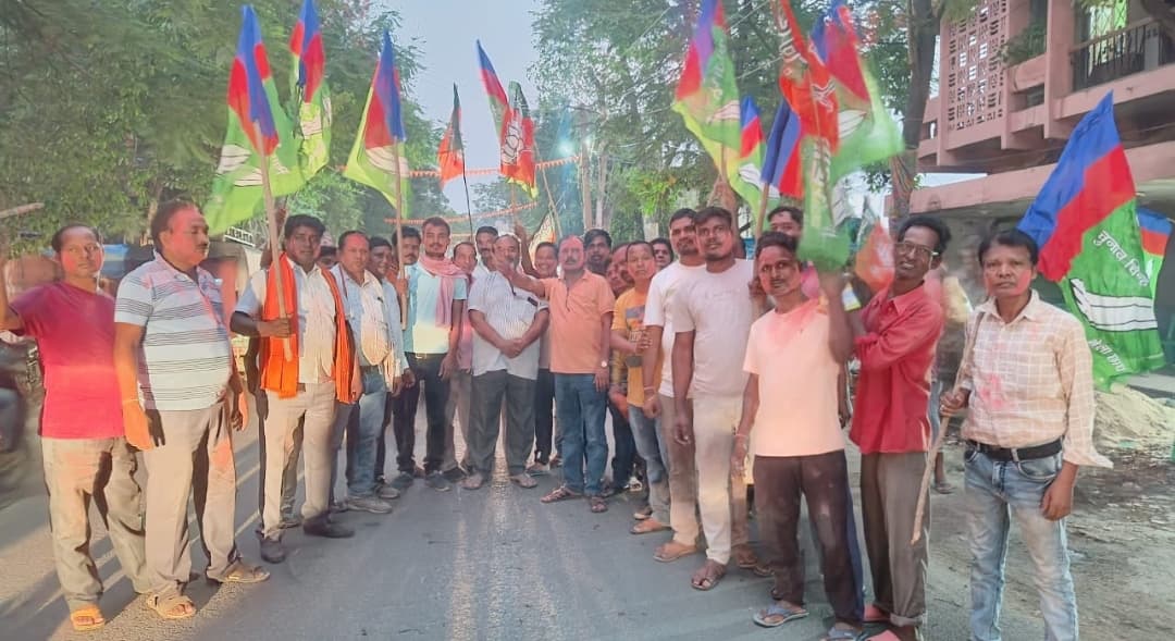 आजसू कार्यकर्ताओं ने निकाला विजय जुलूस