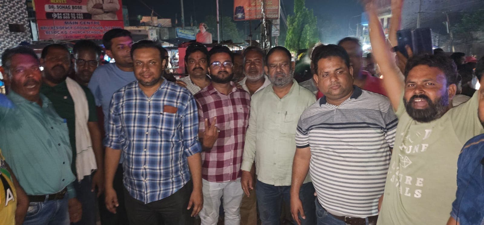 झामुमो प्रत्याशी की जीत पर कार्यकर्ताओं ने जतायी खुशी