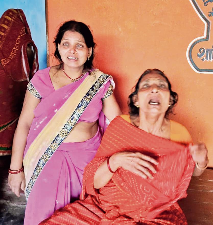 अज्ञात वाहन की चपेट में आने से मौसेरे भाई-बहन की मौत