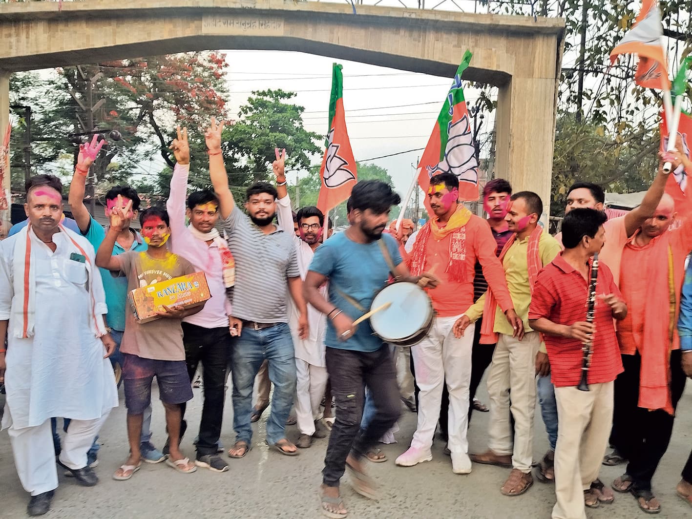 लगातार दूसरी बार मिली जीत से कार्यकर्ताओं में जश्न का माहौल