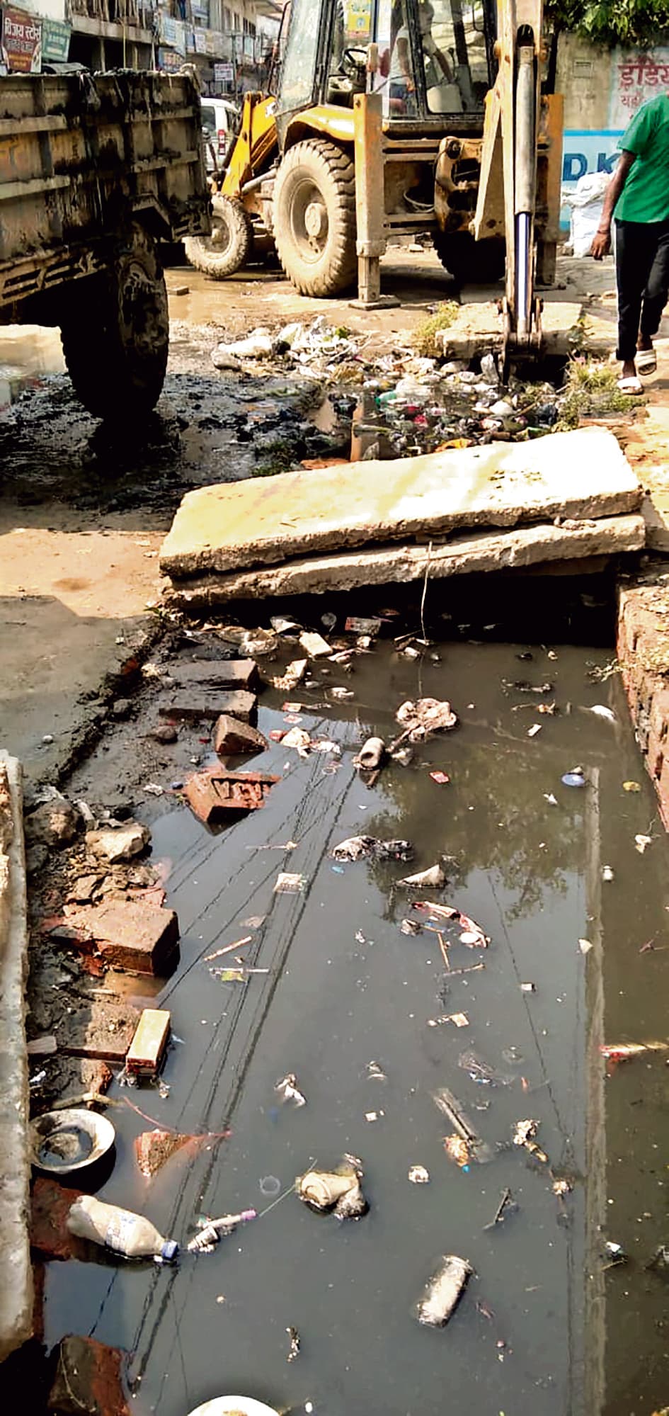 मॉनसून आने से पहले शहर में की जा रही नालों की सफाई
