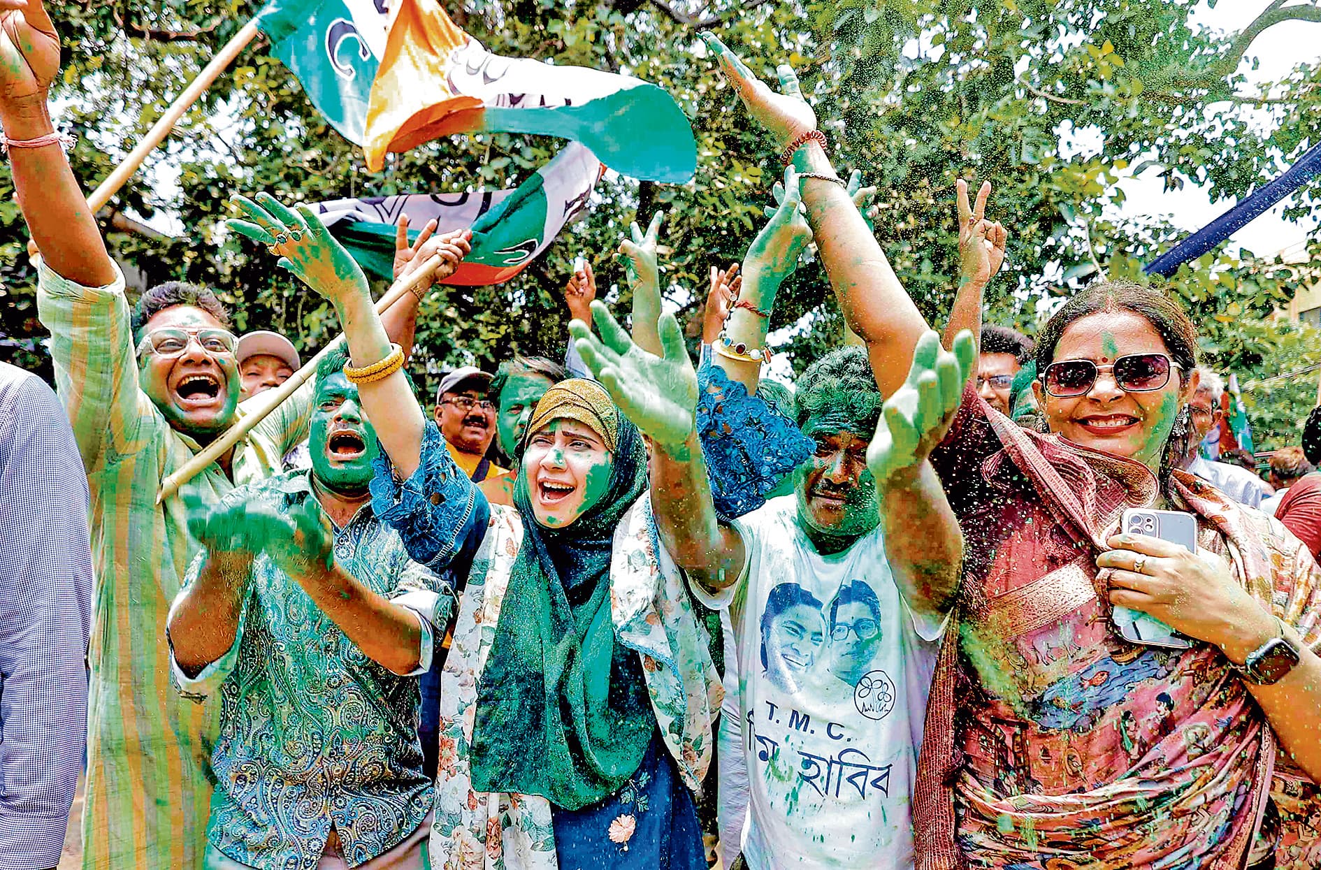 हावड़ा : दोनों सीटों पर फिर खिला जोड़ा फूल