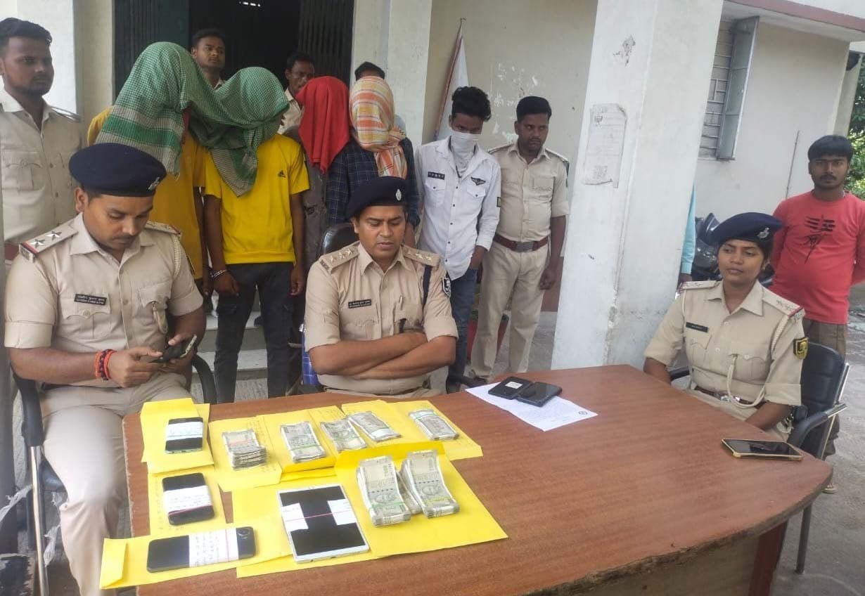 फाइनेंसकर्मी लूटकांड में पांच अपराधी गिरफ्तार, 1.89 लाख व टैब बरामद