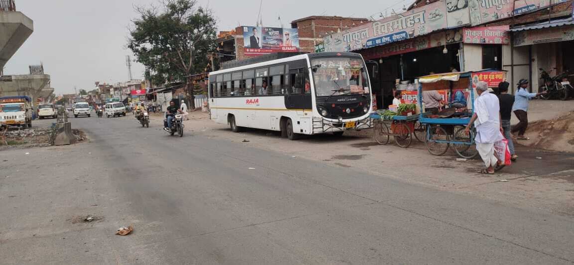 चौपारण में संसाधन विहीन है बस पड़ाव