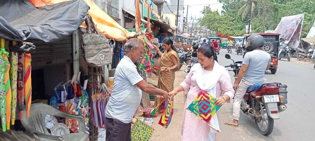 वट सावित्री पर्व आज, पूजन सामग्री खरीदारी को लेकर बाजारों में रही रौनक