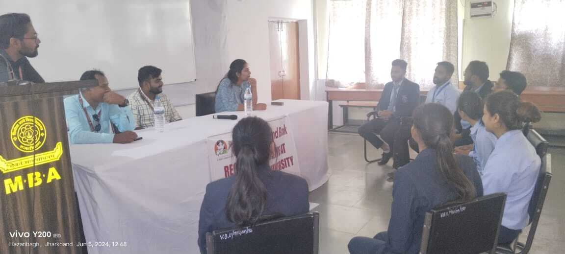 विभावि प्रबंधन विभाग में कैंपस सिलेक्शन में 21 विद्यार्थी शामिल