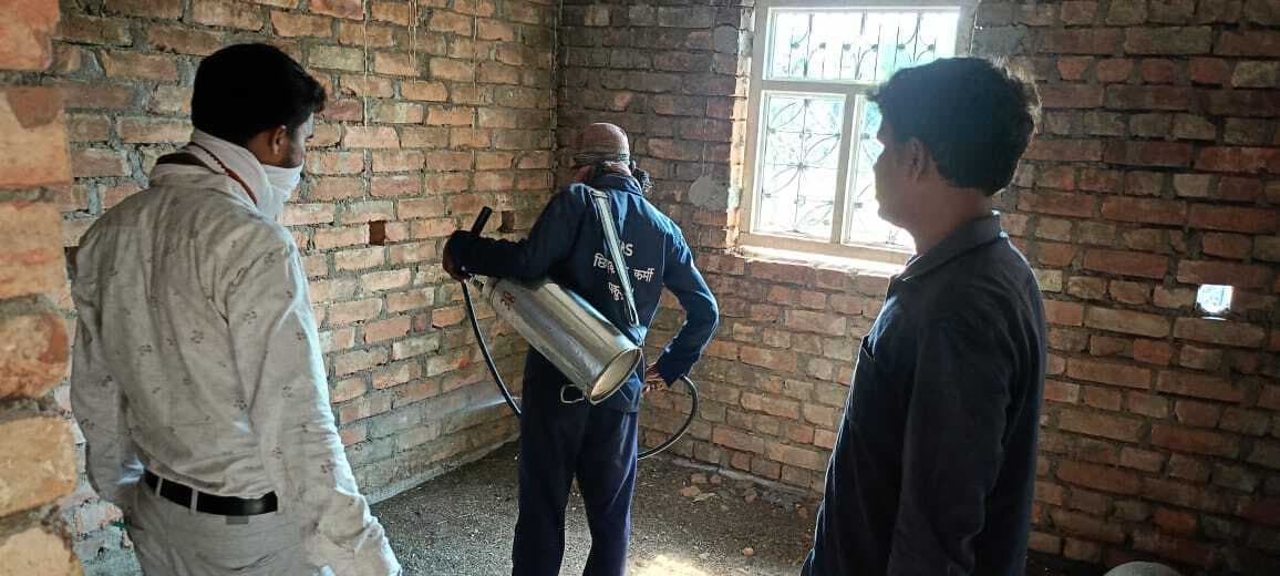 कालाजार उन्मूलन को लेकर गांवों में किया कीटनशक का छिड़काव