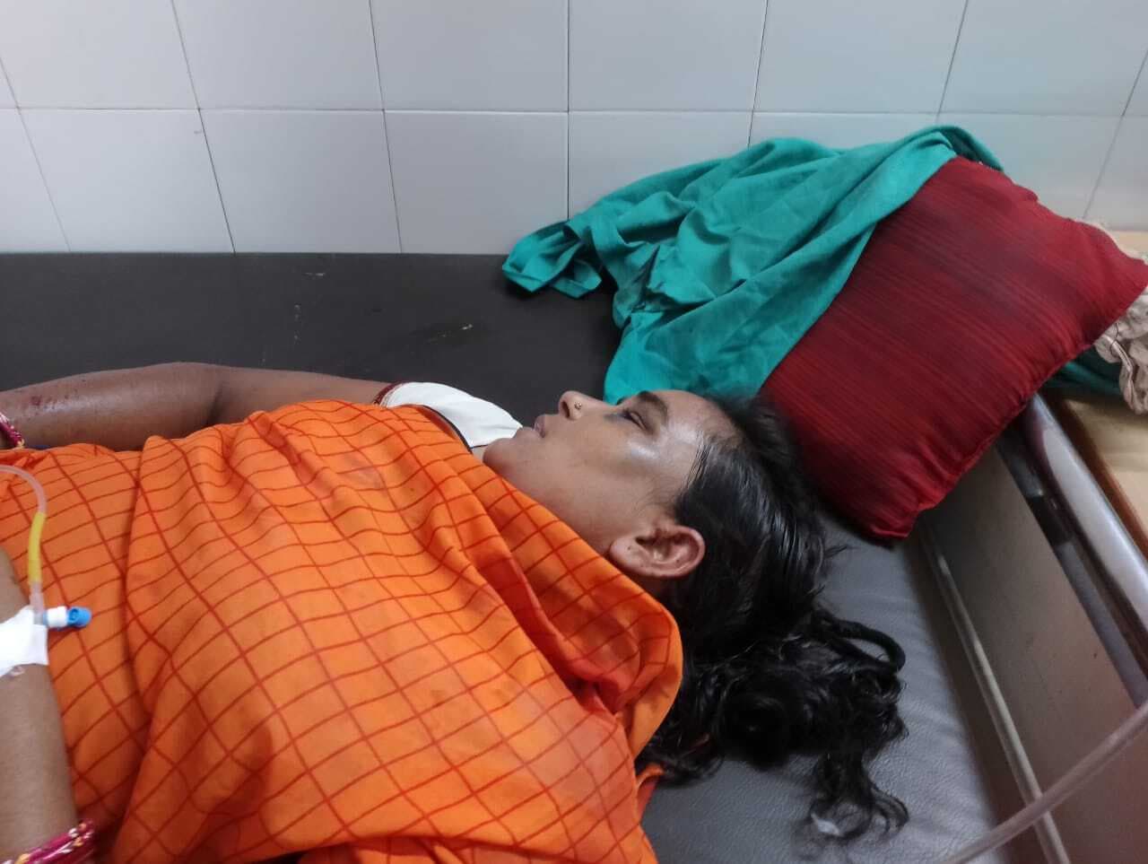 कार के धक्के से टोटो चालक की मौत, सवार हुई महिला गंभीर रूप से जख्मी, रेफर , सरैयाहाट-हंसडीहा मार्ग पर पावर सब स्टेशन के पास की घटना