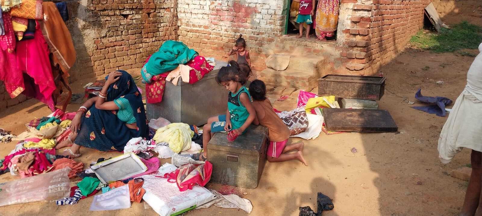 नोनीहाट में घर से जेवरात व चालीस हजार नकद ले उड़े चोर