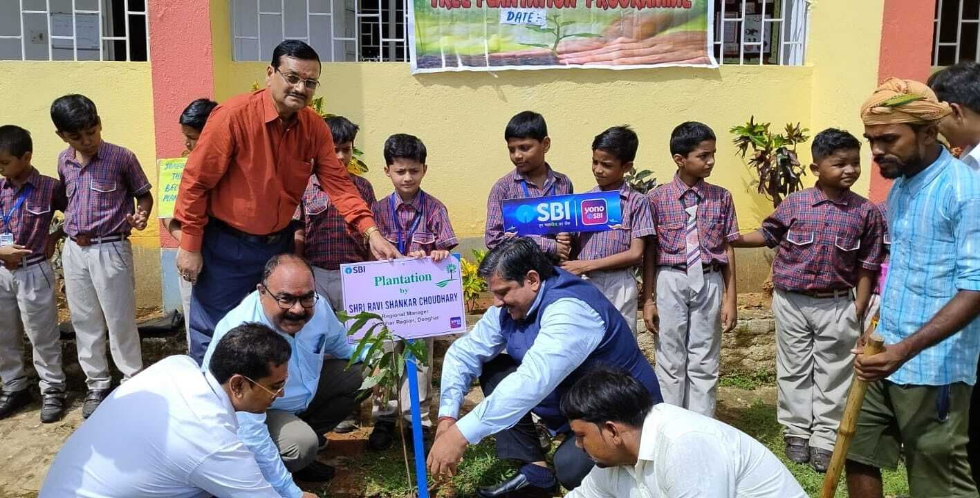मानव तभी सुरक्षित और स्वस्थ रह सकता है जब हमारा पर्यावरण संतुलित हो