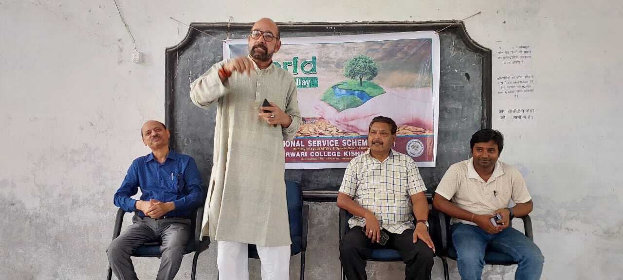 अपने जन्मदिन पर एक पौधा लगाएं - प्राचार्य