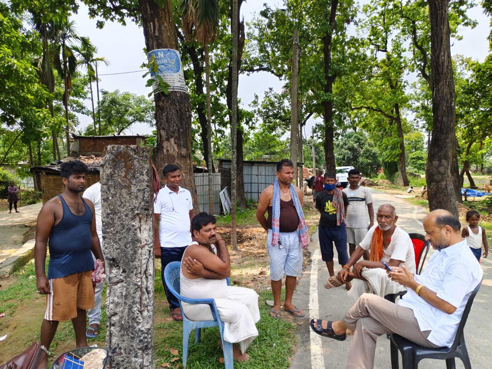 मृतक के परिजनों से मिले पूर्व  विधायक गोपाल अग्रवाल, सरकारी मुआवजा दिलावाने का दिया भरोसा