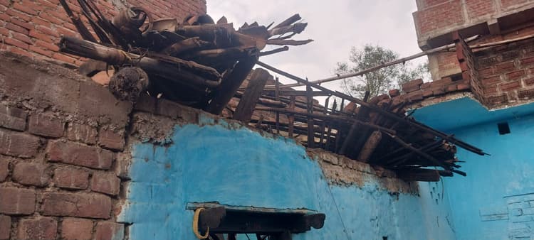 आंधी-पानी में गिरी छत की रेलिंग, एक ही परिवार के चार जख्मी