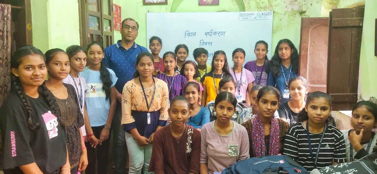 भाषण प्रतियोगिता में सफल रहे प्रतिभागियों को प्रमाण-पत्र व मेडल देकर किया सम्मानित