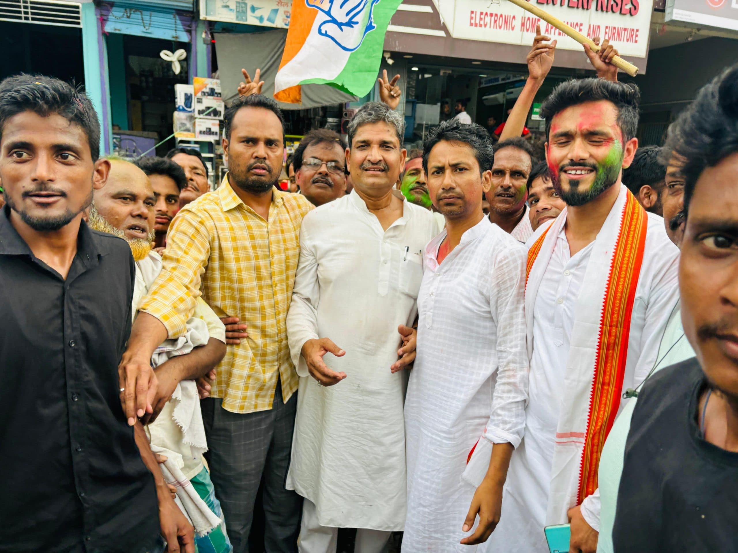 डा जावेद का बहादुरगंज में कार्यकर्ताओं ने किया भव्य स्वागत