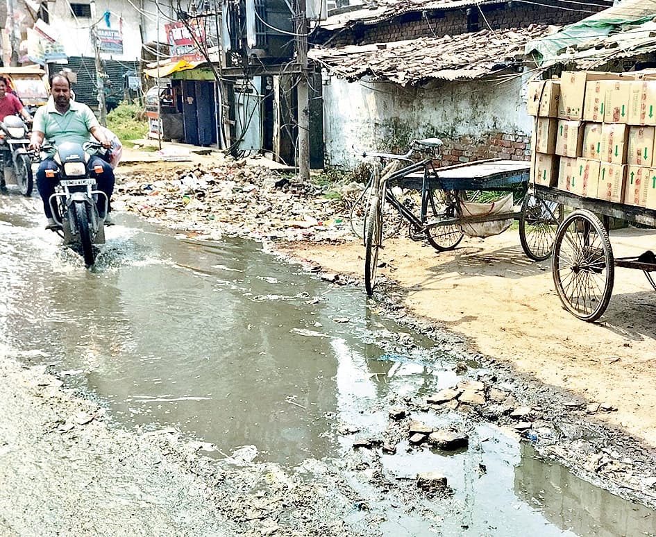 बरसात नजदीक, अभी भी अतिक्रमण वाले जगहों पर नहीं हुई नालों की उड़ाही