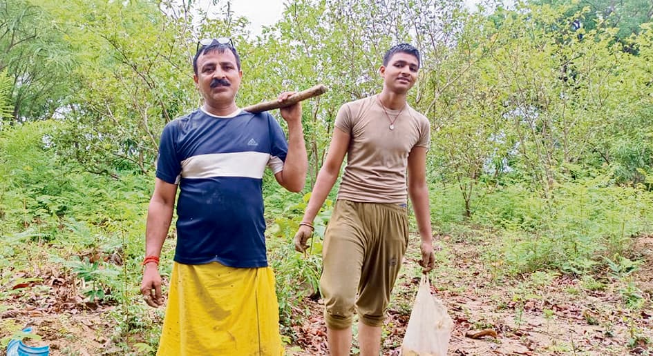 पर्यावरण बचाने का संदेश दे रहे है संजय