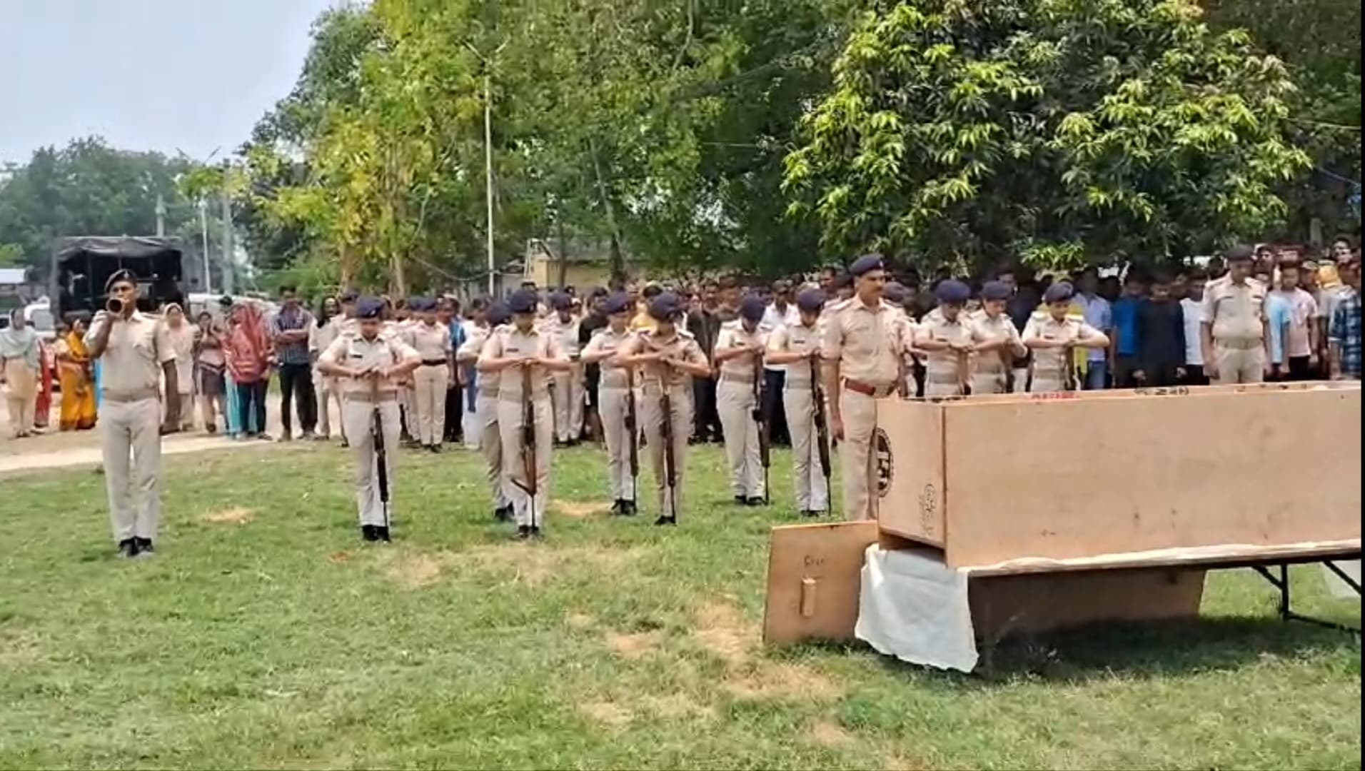 छत से गिरी महिला आरक्षी, इलाज के दौरान हुई मौत