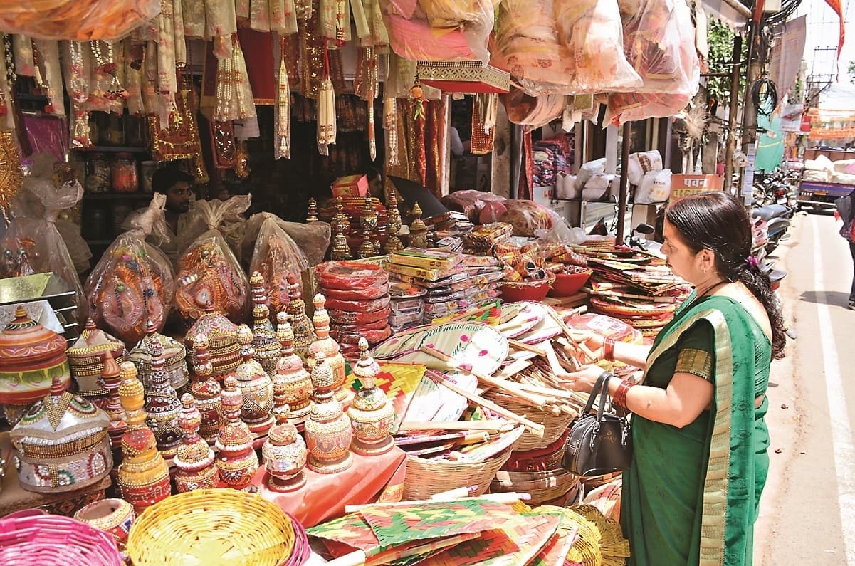 वट सावित्री व्रत आज, पति की दीर्घायु की करेंगी कामना