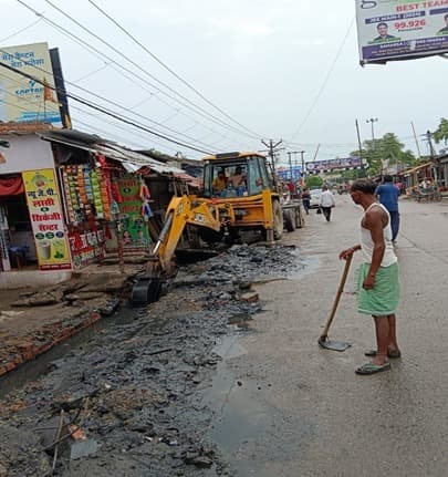 जलजमाव से निजात के लिए की जा रही नालों की सफाई