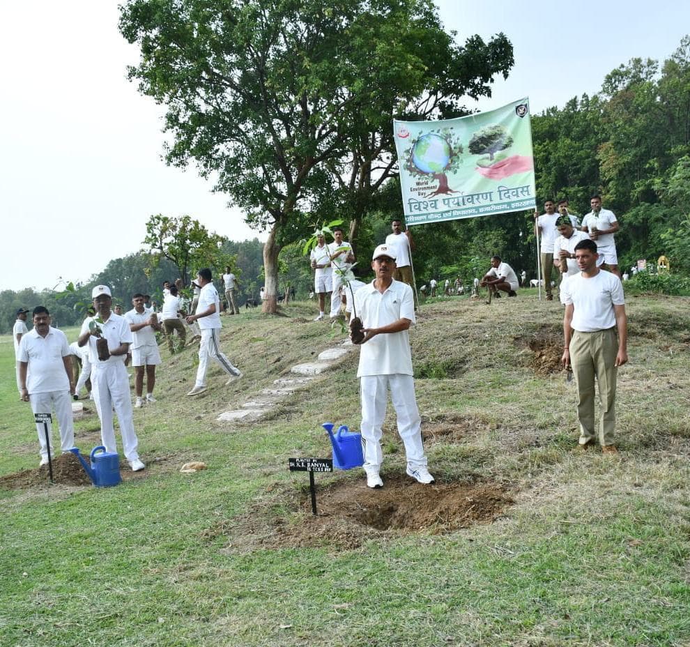 बीएसएफ मेरू कैंप में 500 पौधे लगाये गये