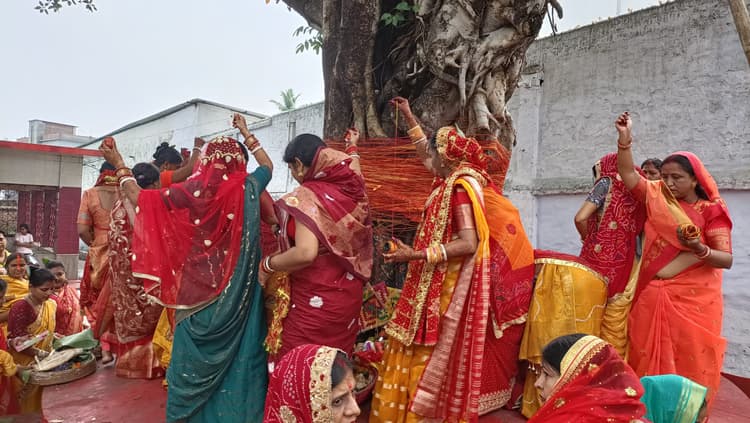 सुहागिनों ने किया वट सावित्री व्रत