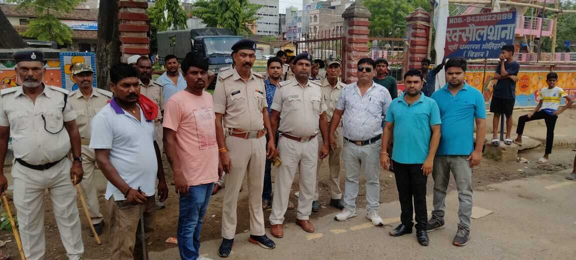 मेन रोड में चलाया गया अतिक्रमण हटाओ अभियान