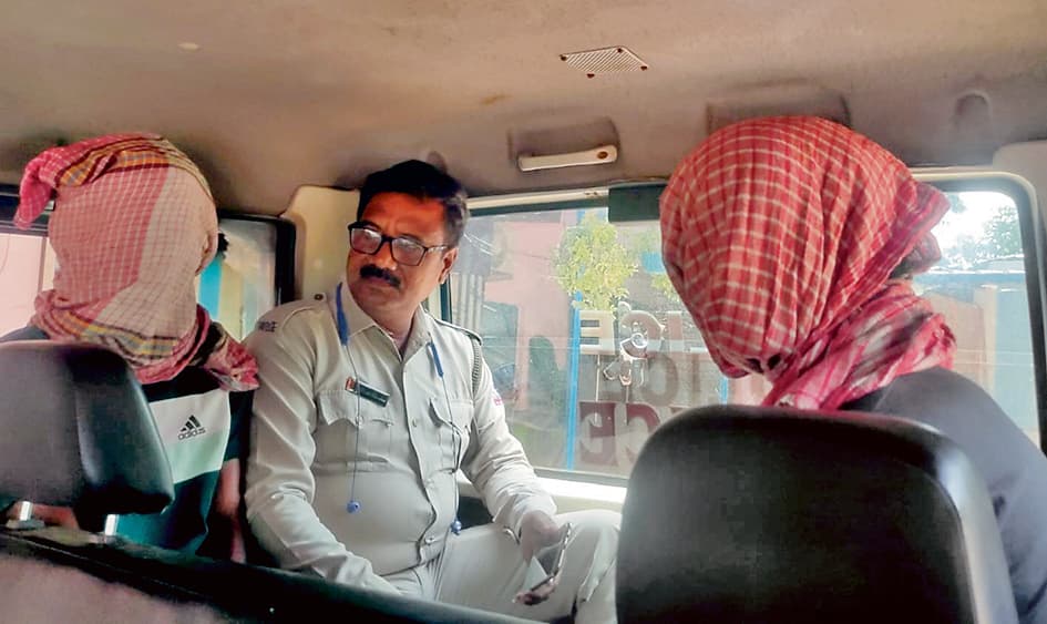 सालानपुर के बनजेमारी से फेंसिडील संग दो गिरफ्तार