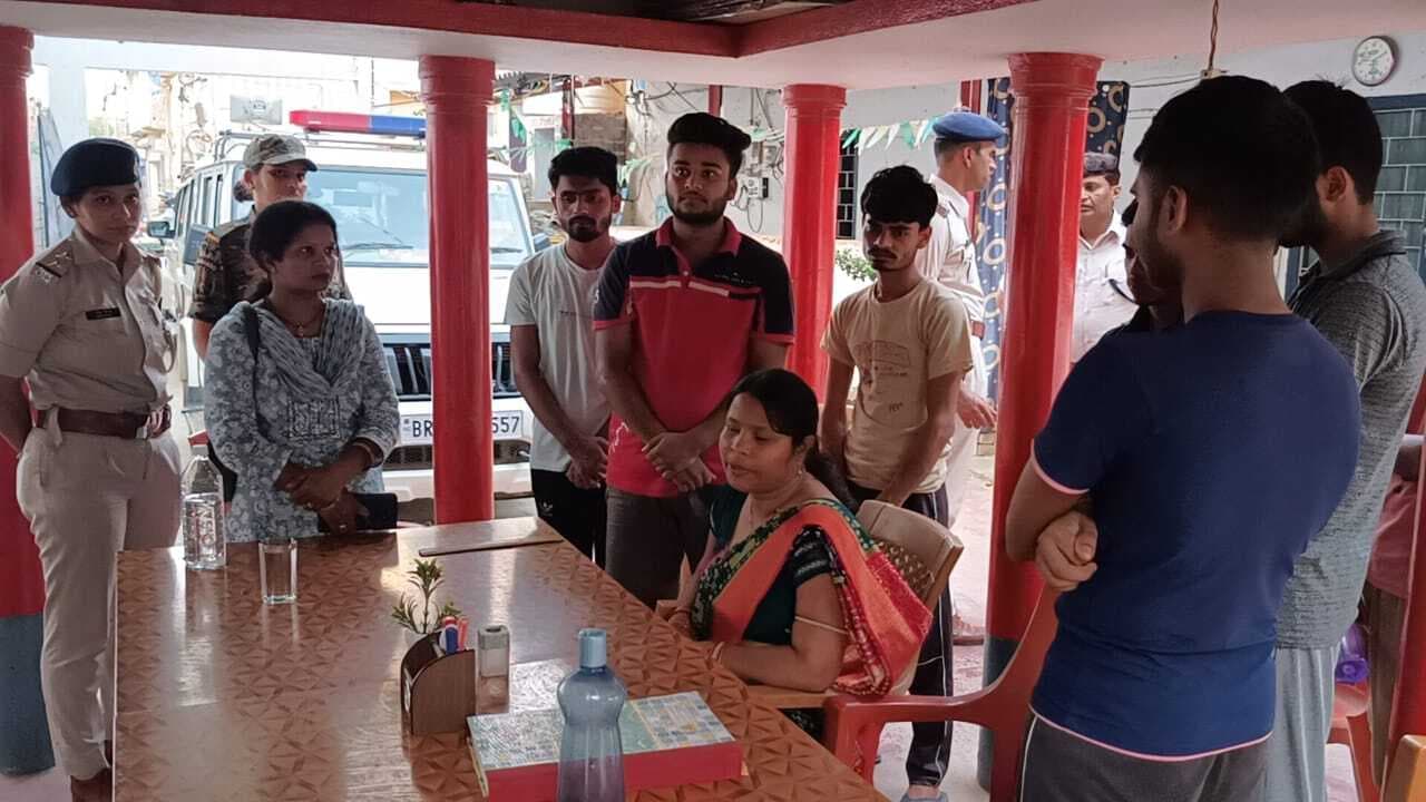 सिलेबस पूरा नहीं होने पर पारा मेडिकल इंस्टीच्यूट में छात्रों ने किया हंगामा