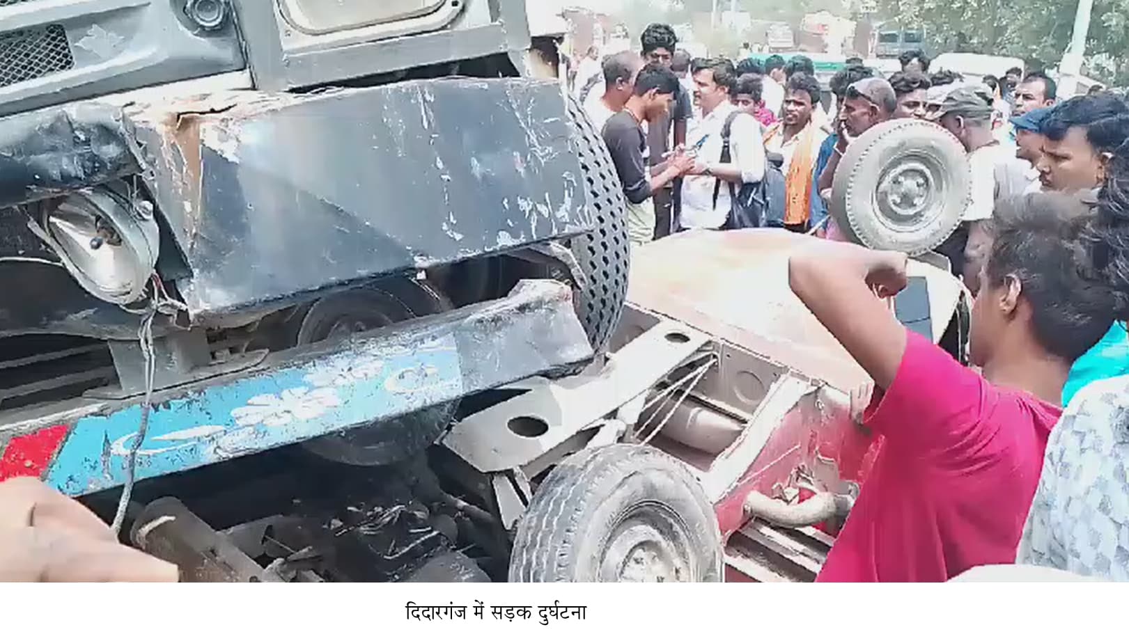 ट्रक का ब्रेक हुआ फेल मालवाहक ऑटो में मारी टक्कर, बाल-बाल बचे चालक