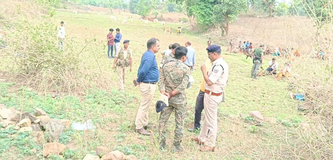 दुष्कर्म के बाद हत्या की आशंका, कब्र से निकाला गया नाबालिग का शव