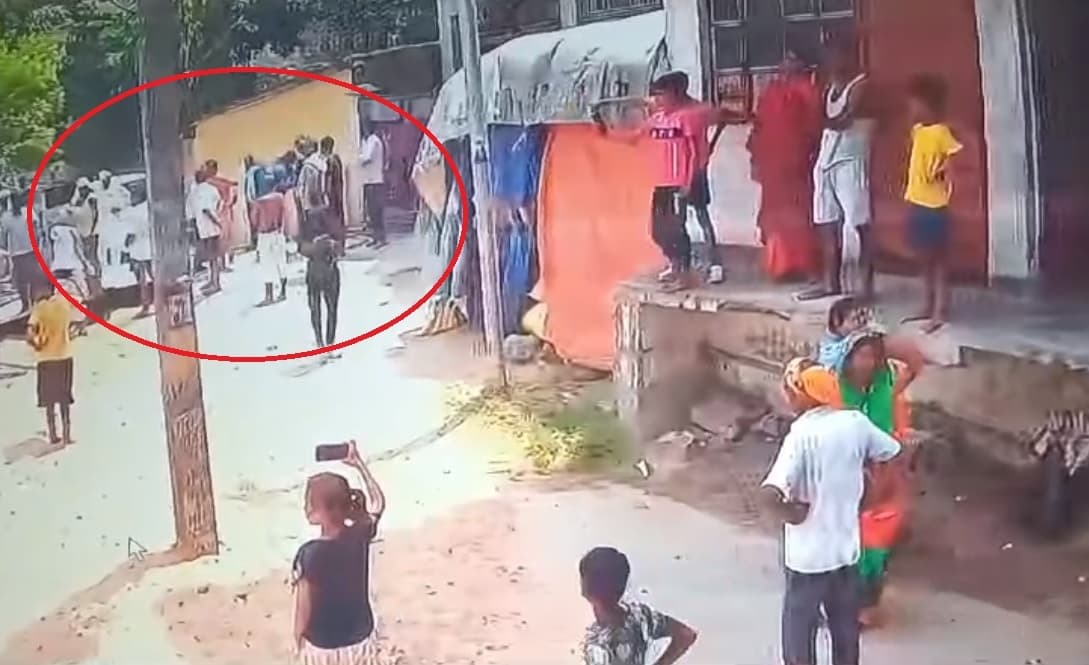 Patna : दीघा में पूर्व मुखिया के घर पर फायरिंग, भतीजे को लगी गोली, दो गिरफ्तार