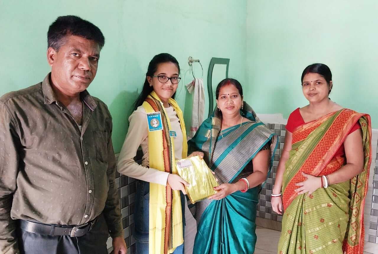 बलियापुर : नीट में सफल सुदेशना दत्ता सम्मानित