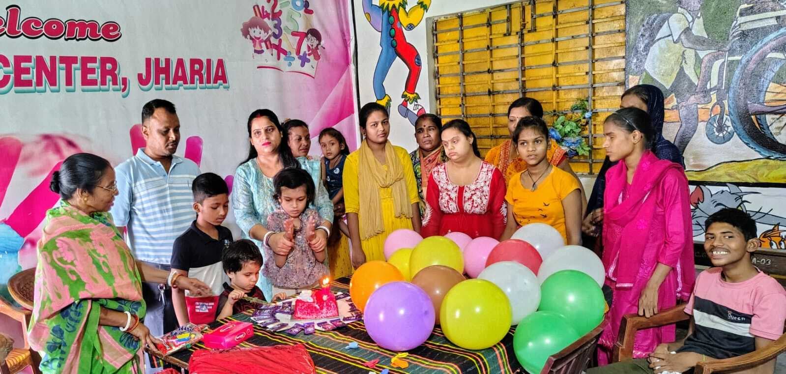 0-श्रीति ने दिव्यांग बच्चों के साथ मनाया जन्मदिन